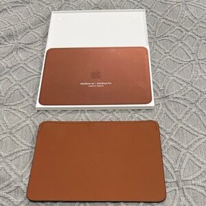 Apple Leather Sleeve for MacBook - Saddle Brown